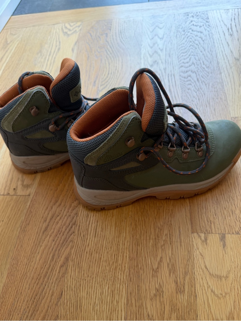 Columbia Newton Ridge hiking boots - Picture 4 of 6